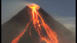 Etna Yanardağı patladı: İşte patlama görüntüleri