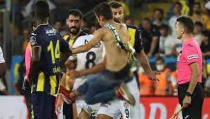 Ankaragücü-Beşiktaş maçı sonrası saha karıştı! 