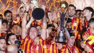 Süper Lig ve Süper Kupa şampiyonu Galatasaray, kupalarına kavuştu