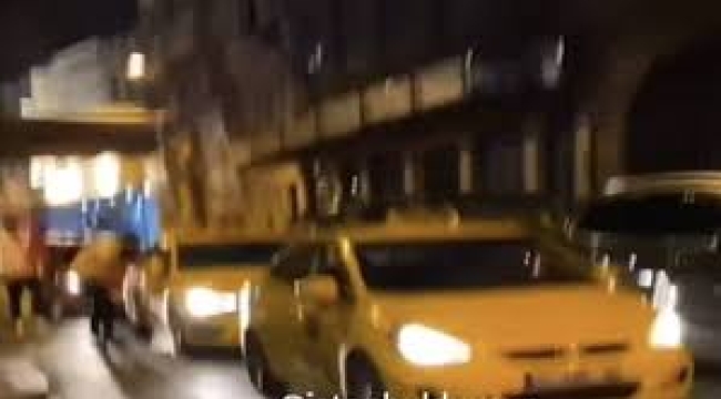 Beyoğlu'nda taksiden inen müşteri rastgele ateş etti