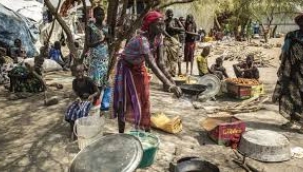 Güney Afrika'da aileler kızlarını yiyecek karşılığında evlendiriyor