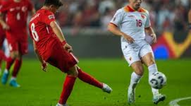 A Milli Takım liderliğini tek golle perçinledi! Türkiye 1-0 Karadağ