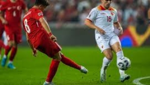 A Milli Takım liderliğini tek golle perçinledi! Türkiye 1-0 Karadağ