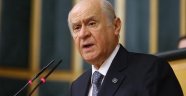 Bahçeli: Merak ediyorum; Emin Çölaşan, Rahmi Turan, Yılmaz Özdil imza verdi mi?